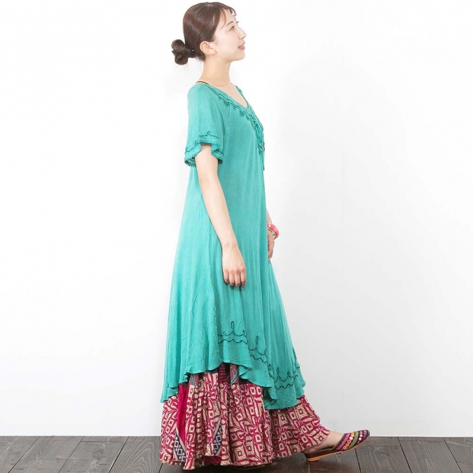 レーヨン 半袖 ワンピース 涼感 レディース 刺繍入り レースアップ Uネック ゆったり ラウンドヘム エスニック インド製 夏 体型カバー